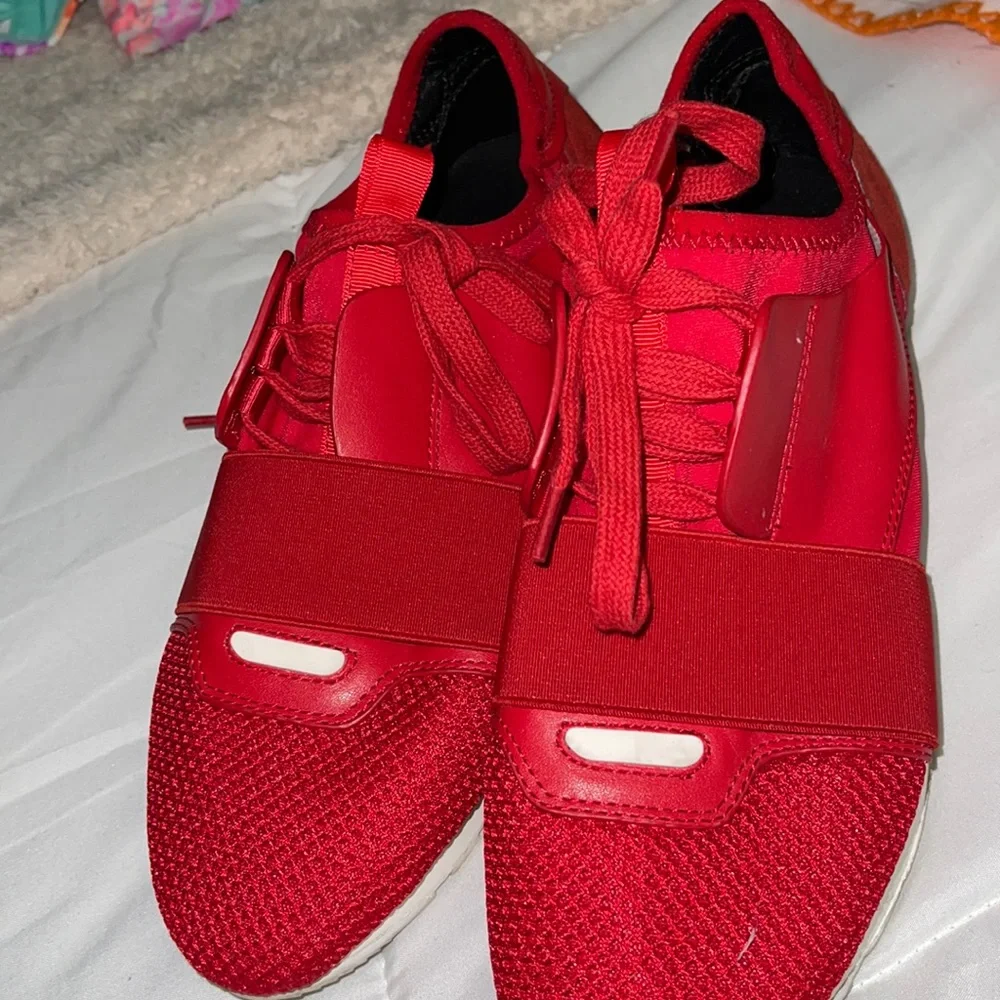 Red shoes - Picture 1 of 4